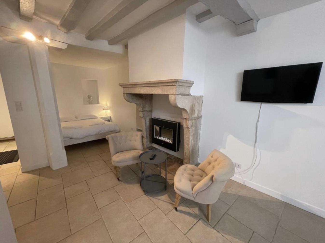 Batisse Paradis- 3 Appartements Calmes Et Elegants Au Centre Historique De Beaune 博讷 客房 照片