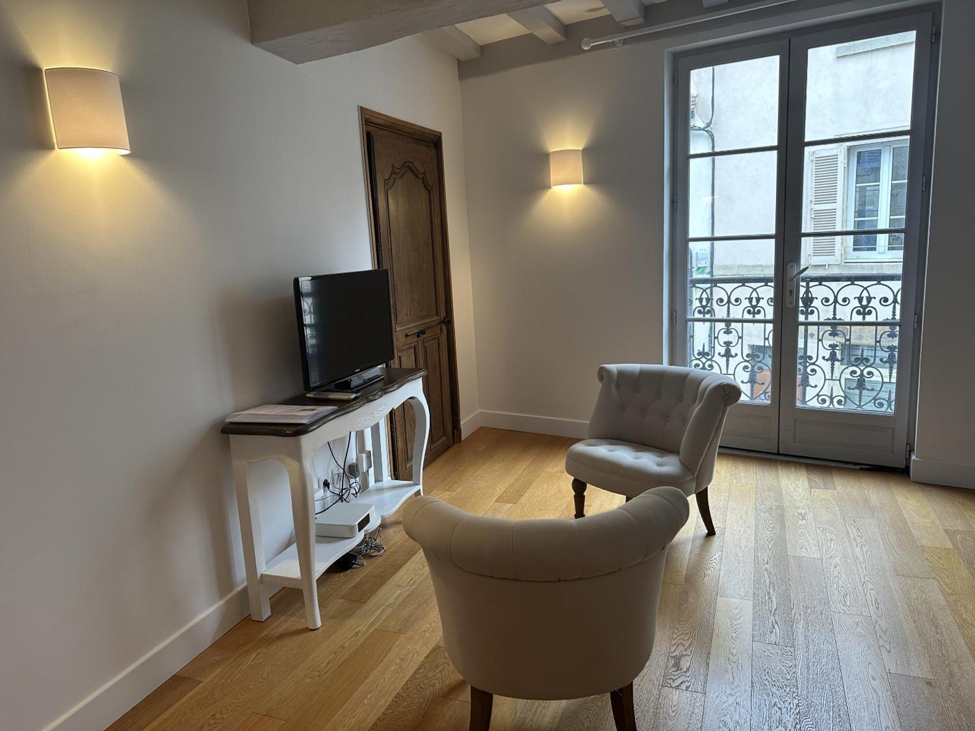 Batisse Paradis- 3 Appartements Calmes Et Elegants Au Centre Historique De Beaune 博讷 客房 照片